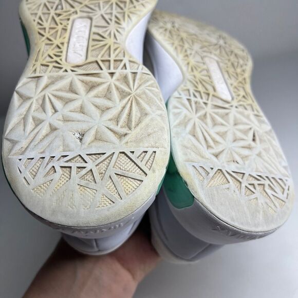 Size 9,5 Nike Air Max Bella TR 4 White Green Glow 2021 - Picture 6 of 14